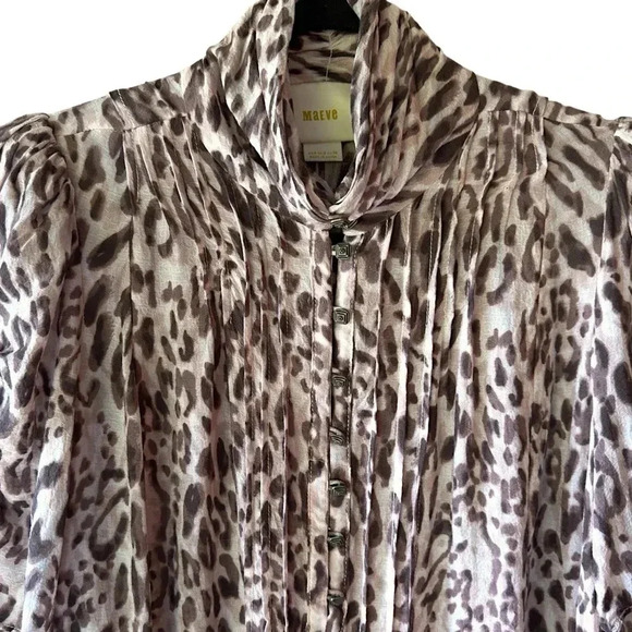 MaEVe | ANIMAL PRINT SHORT SLEEVE BLOUSE PLEATS BUTTON UP NECK | SIZE: 4 - Picture 2 of 12